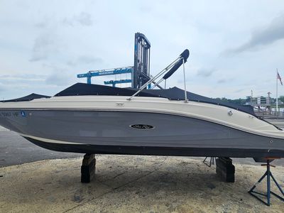 2021 Sea Ray SPX 230 — front three-quarter view