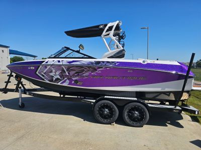 2014 Nautique G21 — front three-quarter view