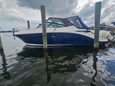 2020 Sea Ray 320 SUNDANCER OB — front three-quarter view