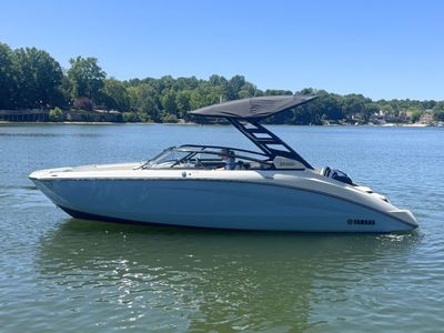 2026 Yamaha 252SD — front three-quarter view