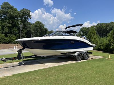 2026 Sea Ray SPX 210 — front three-quarter view