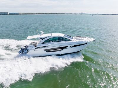 2018 Cruisers Yachts 50 CANTIUS — front three-quarter view