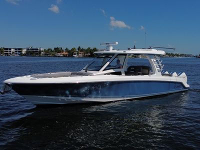 2024 Boston Whaler 350 REALM — front three-quarter view
