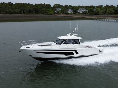 2021 Ocean Alexander 45 DIVERGENCE COUPE — front three-quarter view