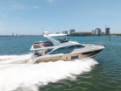 2018 Azimut 60 Flybridge — front three-quarter view