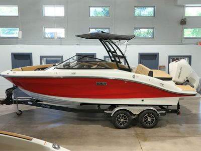 2026 Sea Ray SPX 210 Outboard — front three-quarter view