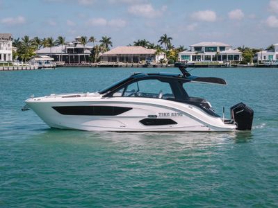 2025 Sea Ray 370 DA OB — front three-quarter view