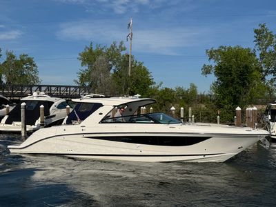 2023 Sea Ray 400 SLX — front three-quarter view