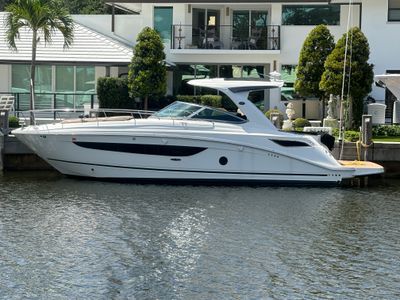 2017 Sea Ray 350 SUNDANCER — front three-quarter view