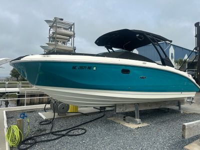 2024 Sea Ray 290 SDX OB — front three-quarter view