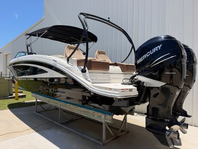 2017 Sea Ray 290 SD OB — front three-quarter view