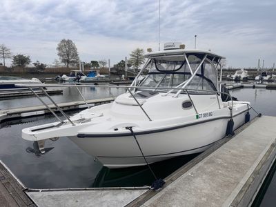 2012 Boston Whaler 235 CONQUEST — front three-quarter view