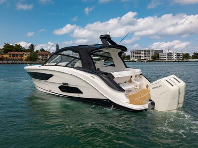 2022 Sea Ray 370 SUNDANCER OB — front three-quarter view
