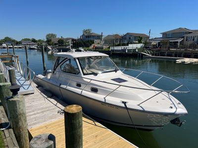 2015 Pursuit 325 OS OFFSHORE — front three-quarter view