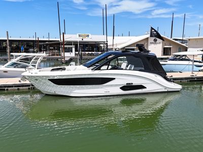 2024 Sea Ray 370 SUNDANCER — front three-quarter view