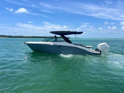2026 Sea Ray SLX 280 Outboard — front three-quarter view