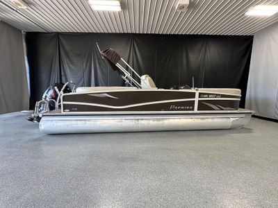 2017 Premier 250 SOLARIS — front three-quarter view