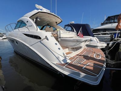 2015 Sea Ray 410 Sundancer — front three-quarter view