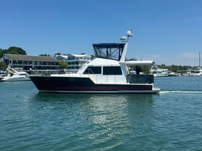 2009 Island Pilot 435 — front three-quarter view