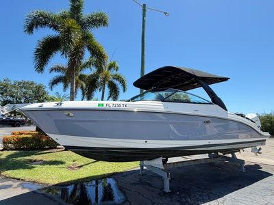 2025 Sea Ray 280 SXO — front three-quarter view