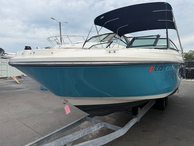2023 Sea Ray 230 SPX OB — front three-quarter view