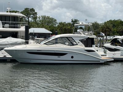 2019 Sea Ray Sundancer 350 Coupe — front three-quarter view