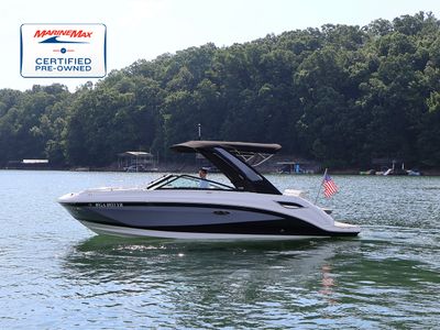 2022 Sea Ray SDX 250 — front three-quarter view