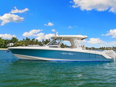 2020 Boston Whaler 350 REALM — front three-quarter view
