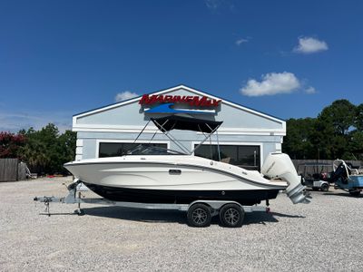 2026 Sea Ray SPX 210 Outboard — front three-quarter view