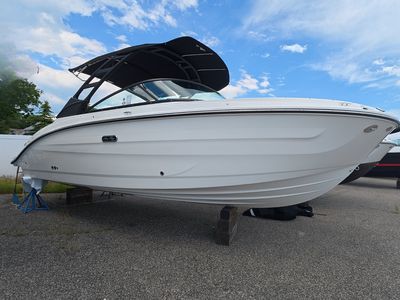2026 Sea Ray SDX 250 Outboard — front three-quarter view