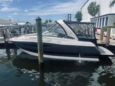 2017 Four Winns V275 — front three-quarter view