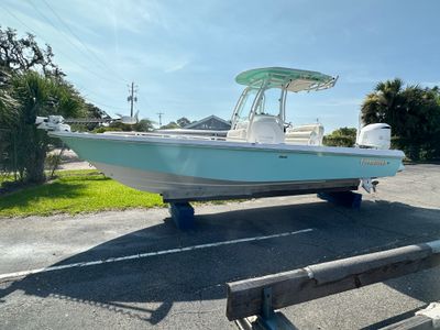2021 Everglades 243 CC — front three-quarter view