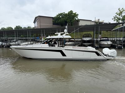 2020 Ocean Alexander 45 DIVERGENCE — front three-quarter view
