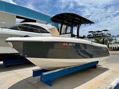 2024 Robalo 222 EXPLORER — front three-quarter view