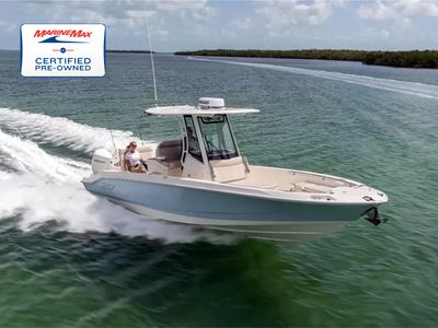 2026 Boston Whaler 280 Dauntless — front three-quarter view