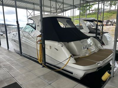 2004 Sea Ray 420 DA — front three-quarter view
