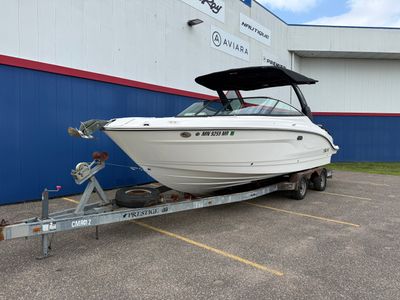 2024 Sea Ray 280 SLX — front three-quarter view