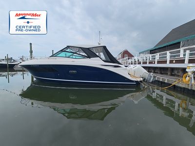2025 Sea Ray Sundancer 320 Outboard — front three-quarter view