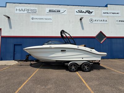 2026 Sea Ray SPX 210 — front three-quarter view
