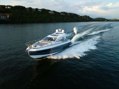 2023 Azimut S6 — front three-quarter view