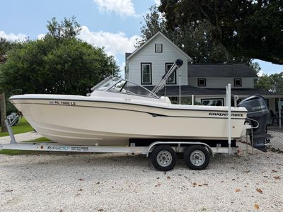 2007 Grady-White 225 TNT — front three-quarter view