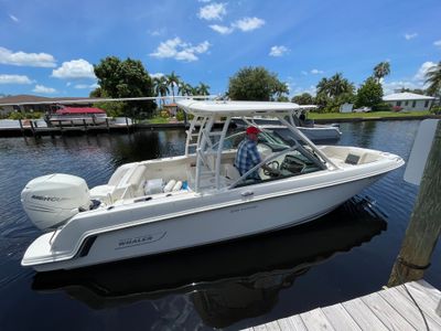 2017 Boston Whaler 230 VANTAGE — front three-quarter view