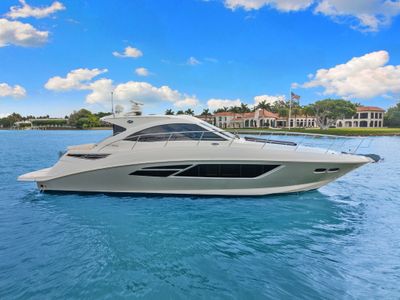 2017 Sea Ray SUNDANCER 510 — front three-quarter view