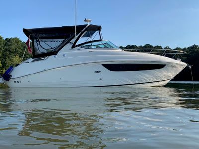 2014 Sea Ray 280 SUNDANCER — front three-quarter view