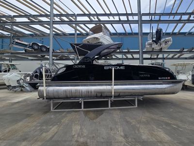 2021 Harris 250 CROWNE — front three-quarter view