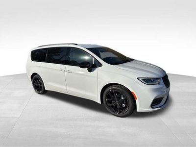 2026 Chrysler Pacifica — rear three-quarter view