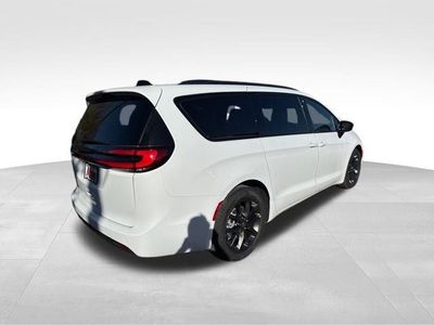 2026 Chrysler Pacifica — detail view