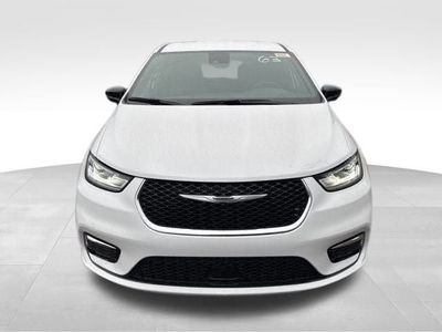 2026 Chrysler Pacifica — side profile view