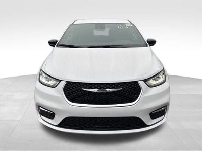 2026 Chrysler Pacifica — side profile view