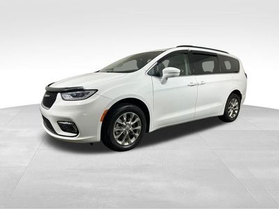 2022 Chrysler Pacifica — side profile view